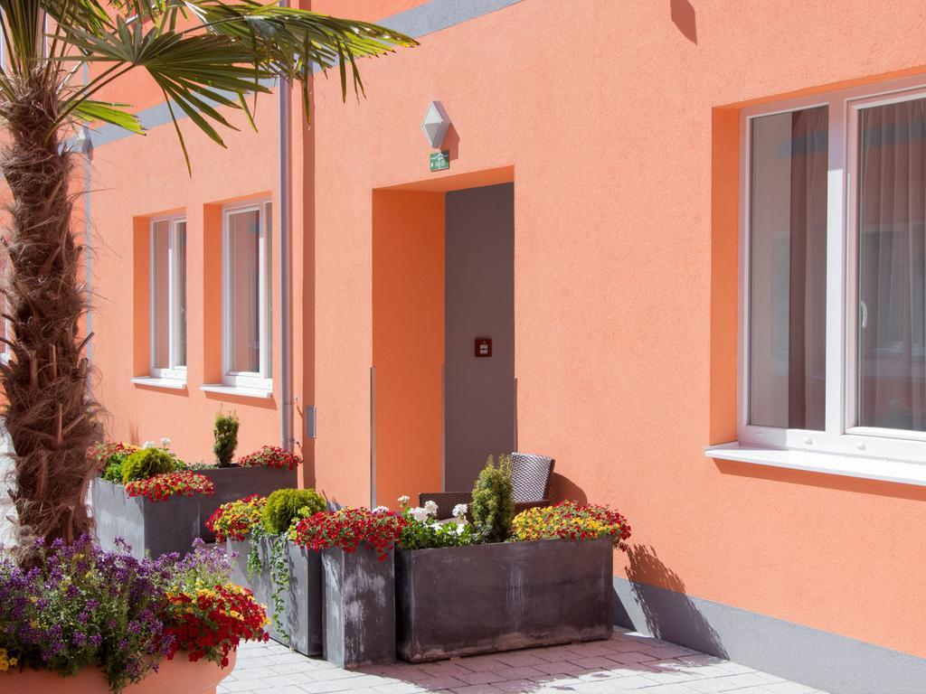 Winrooms "Hotel&Appartement" Wiener Neustadt Zewnętrze zdjęcie